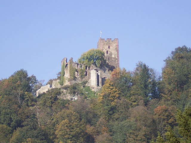 Kastelburg von Waldkirch aus (im Oktober 2006)